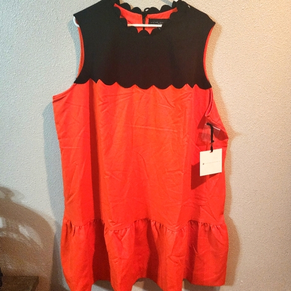 NWT Victoria Beckham Mini Dress Scalloped Mock Neck Peplum Bottom 3xl - Picture 1 of 3